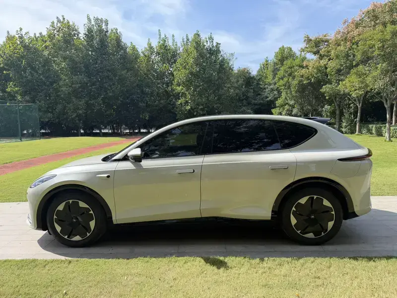 2023 IM Motors (Zhiji) LS7 с пробегом 38 000 км