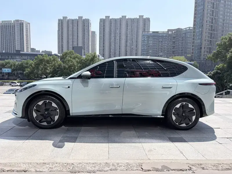 2023 IM Motors (Zhiji) LS7 с пробегом 26 000 км