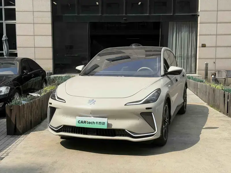 2025 IM Motors (Zhiji) LS7 с пробегом 28 000 км