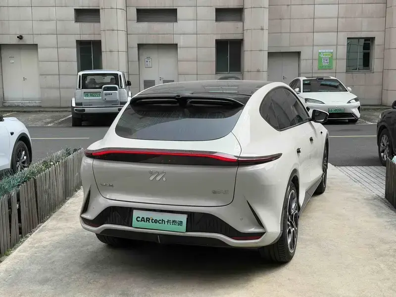 2025 IM Motors (Zhiji) LS7 с пробегом 28 000 км