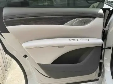 2025 IM Motors (Zhiji) LS7 с пробегом 28 000 км