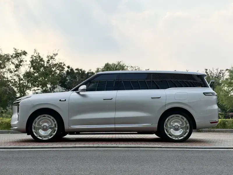 2026 IM Motors (Zhiji) LS9 с пробегом 14 000 км
