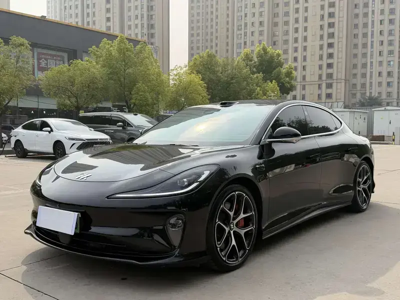 2025 IM Motors (Zhiji) L6 с пробегом 22 000 км