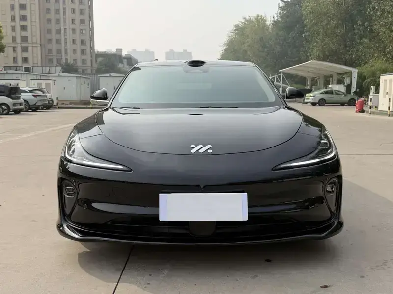 2025 IM Motors (Zhiji) L6 с пробегом 22 000 км