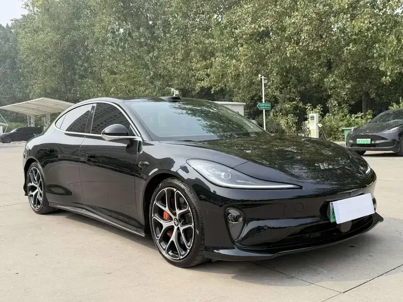 2025 IM Motors (Zhiji) L6 с пробегом 22 000 км