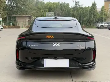 2025 IM Motors (Zhiji) L6 с пробегом 22 000 км