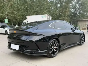 2025 IM Motors (Zhiji) L6 с пробегом 22 000 км