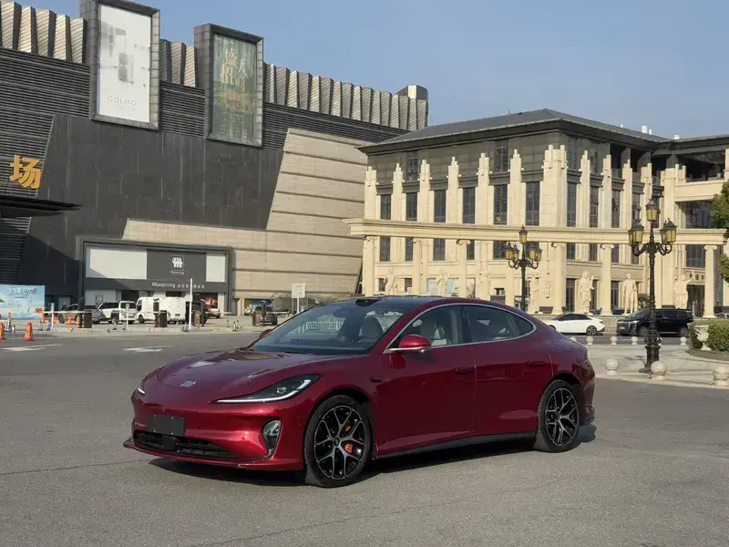 2025 IM Motors (Zhiji) L6 с пробегом 16 000 км