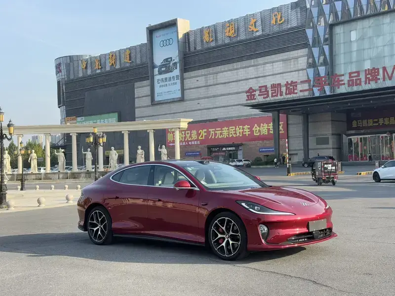 2025 IM Motors (Zhiji) L6 с пробегом 16 000 км