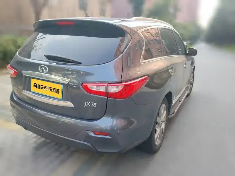 2013 Infiniti JX с пробегом 135 400 км