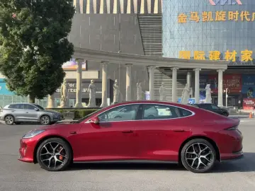 2025 IM Motors (Zhiji) L6 с пробегом 16 000 км