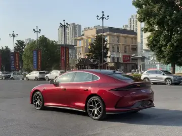 2025 IM Motors (Zhiji) L6 с пробегом 16 000 км