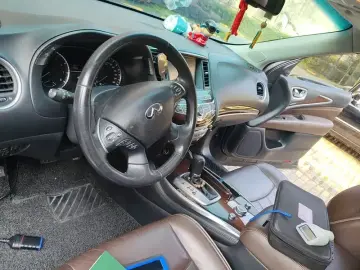 2013 Infiniti JX с пробегом 135 400 км