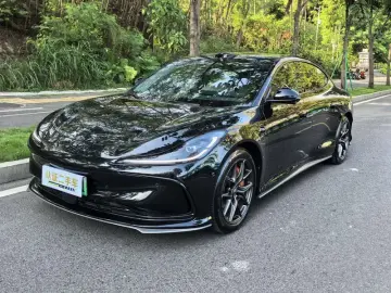 2024 IM Motors (Zhiji) L6 с пробегом 33 000 км