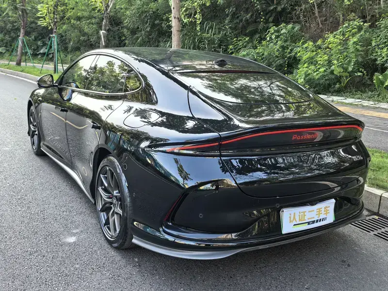 2024 IM Motors (Zhiji) L6 с пробегом 33 000 км