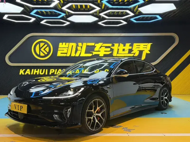 2025 IM Motors (Zhiji) L6 с пробегом 20 000 км