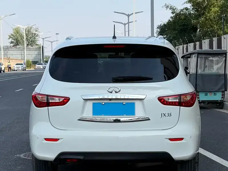 2013 Infiniti JX с пробегом 119 000 км