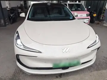 2024 IM Motors (Zhiji) L6 с пробегом 25 000 км