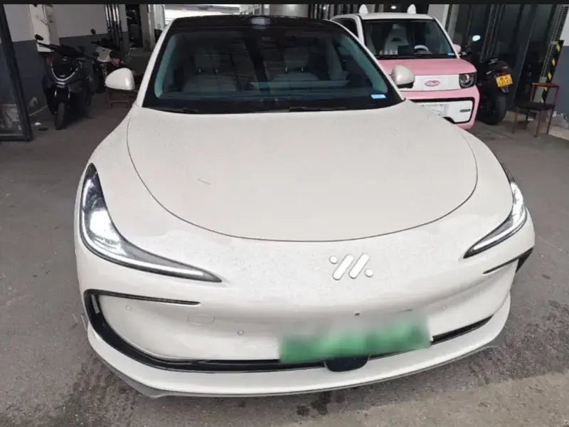 2024 IM Motors (Zhiji) L6 с пробегом 25 000 км