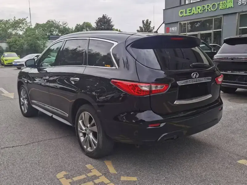 2013 Infiniti JX с пробегом 180 000 км