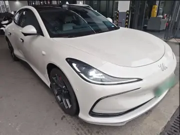 2024 IM Motors (Zhiji) L6 с пробегом 25 000 км