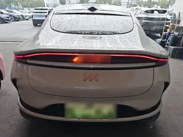 2024 IM Motors (Zhiji) L6 с пробегом 25 000 км