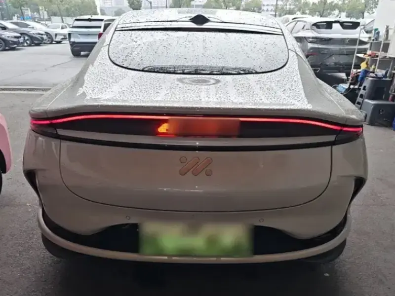 2024 IM Motors (Zhiji) L6 с пробегом 25 000 км
