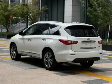 2013 Infiniti JX с пробегом 130 000 км