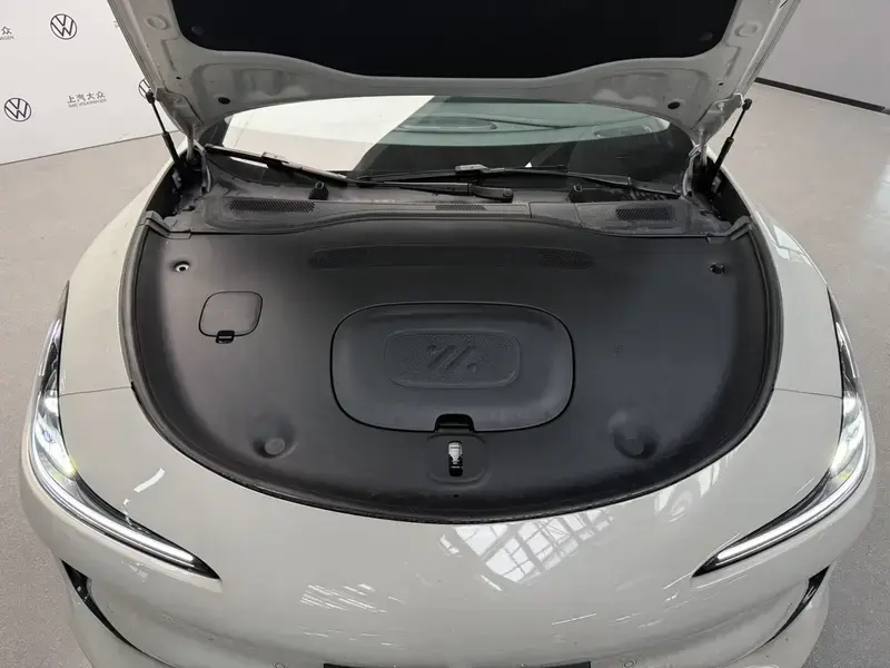 2025 IM Motors (Zhiji) L6 с пробегом 19 000 км