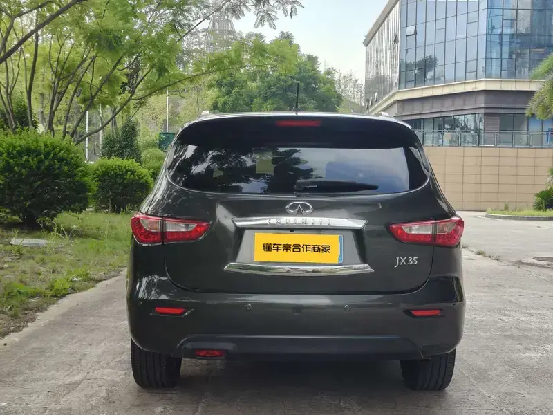 2013 Infiniti JX с пробегом 160 000 км