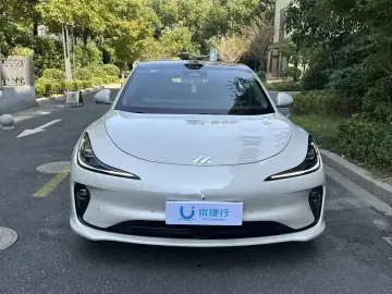 2025 IM Motors (Zhiji) L6 с пробегом 27 000 км