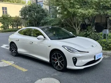 2025 IM Motors (Zhiji) L6 с пробегом 27 000 км