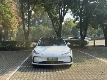 2024 IM Motors (Zhiji) L6 с пробегом 46 000 км