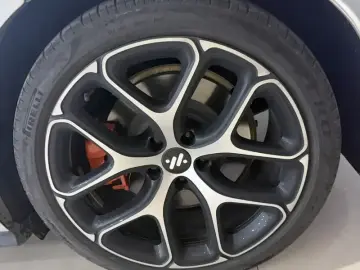 2025 IM Motors (Zhiji) L6 с пробегом 47 000 км