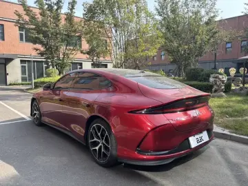 2025 IM Motors (Zhiji) L6 с пробегом 17 000 км
