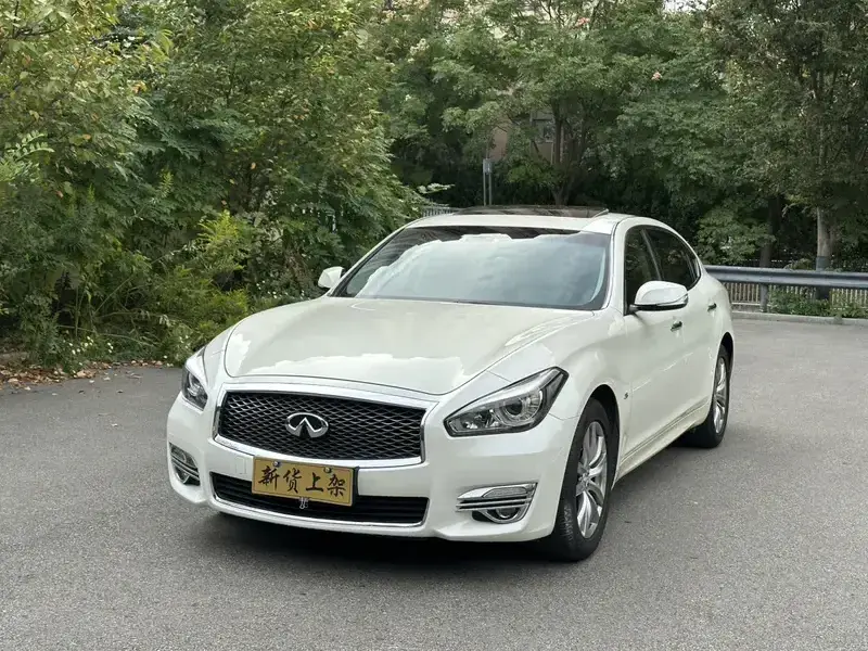 2017 Infiniti Q70 с пробегом 107 000 км