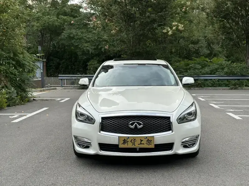 2017 Infiniti Q70 с пробегом 107 000 км
