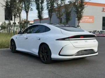 2024 IM Motors (Zhiji) L6 с пробегом 84 000 км