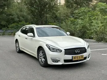 2017 Infiniti Q70 с пробегом 107 000 км