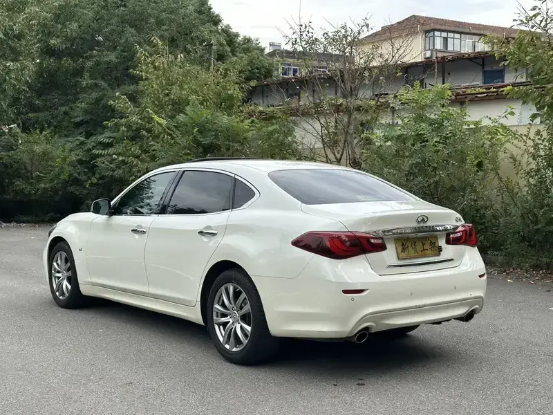 2017 Infiniti Q70 с пробегом 107 000 км