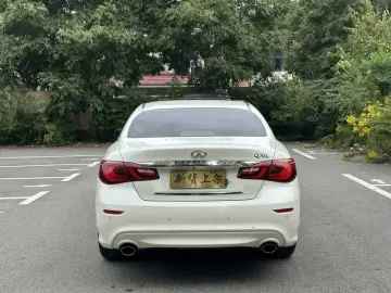 2017 Infiniti Q70 с пробегом 107 000 км