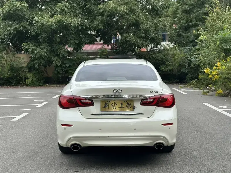 2017 Infiniti Q70 с пробегом 107 000 км