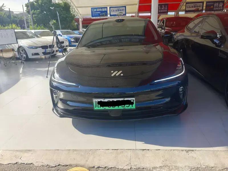 2025 IM Motors (Zhiji) L6 с пробегом 20 000 км