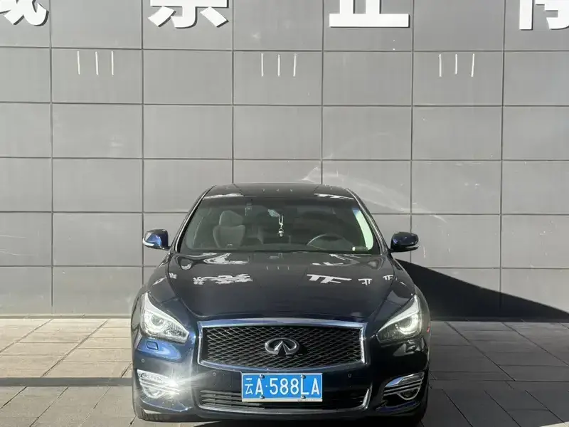 2015 Infiniti Q70 с пробегом 116 900 км