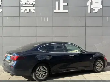 2015 Infiniti Q70 с пробегом 116 900 км