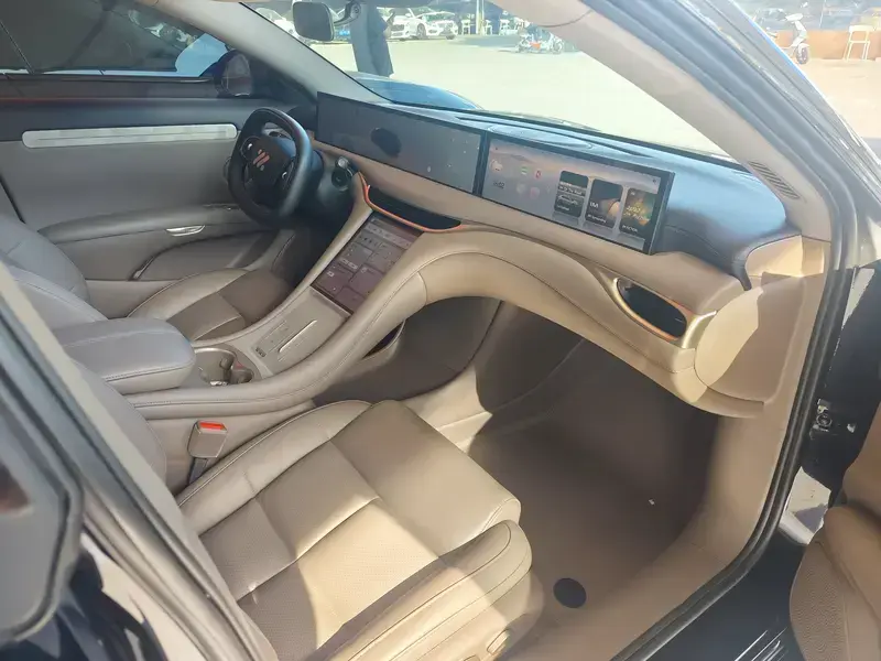 2025 IM Motors (Zhiji) L6 с пробегом 20 000 км