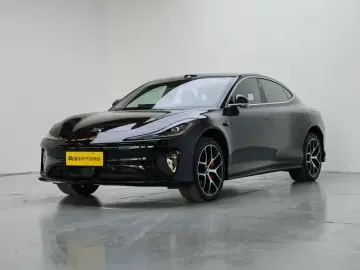 2025 IM Motors (Zhiji) L6 с пробегом 17 300 км