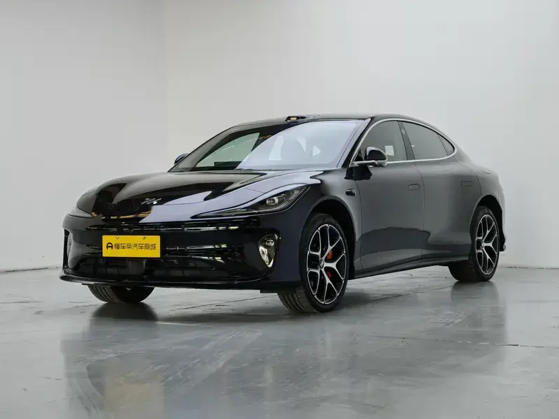2025 IM Motors (Zhiji) L6 с пробегом 17 300 км