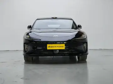 2025 IM Motors (Zhiji) L6 с пробегом 17 300 км