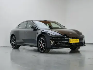 2025 IM Motors (Zhiji) L6 с пробегом 17 300 км